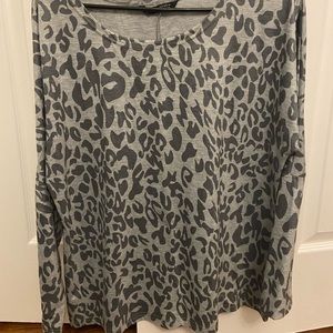 Long-sleeved cheetah print